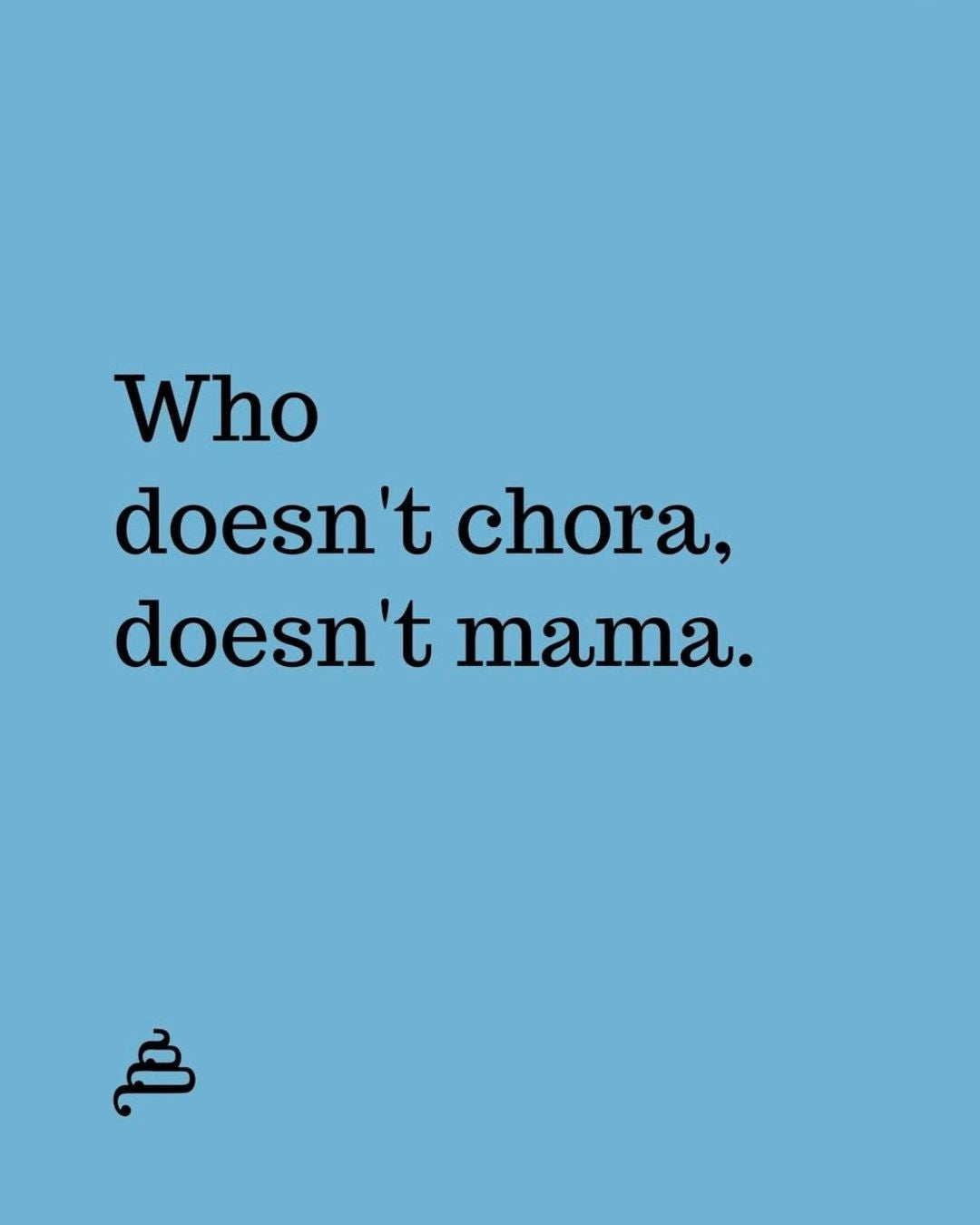 Frase “Who doesn’t chora, doesn’t mama.” em fundo azul da Poesia Cocó.
