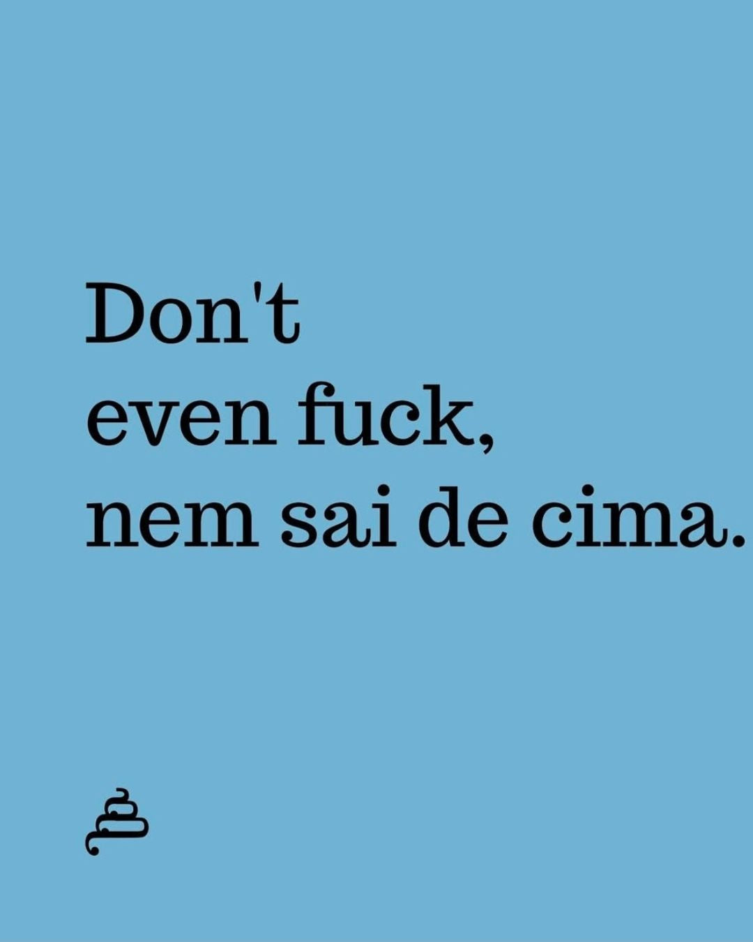 Frase “Don’t even fuck, nem sai de cima.” em fundo azul da Poesia Cocó.