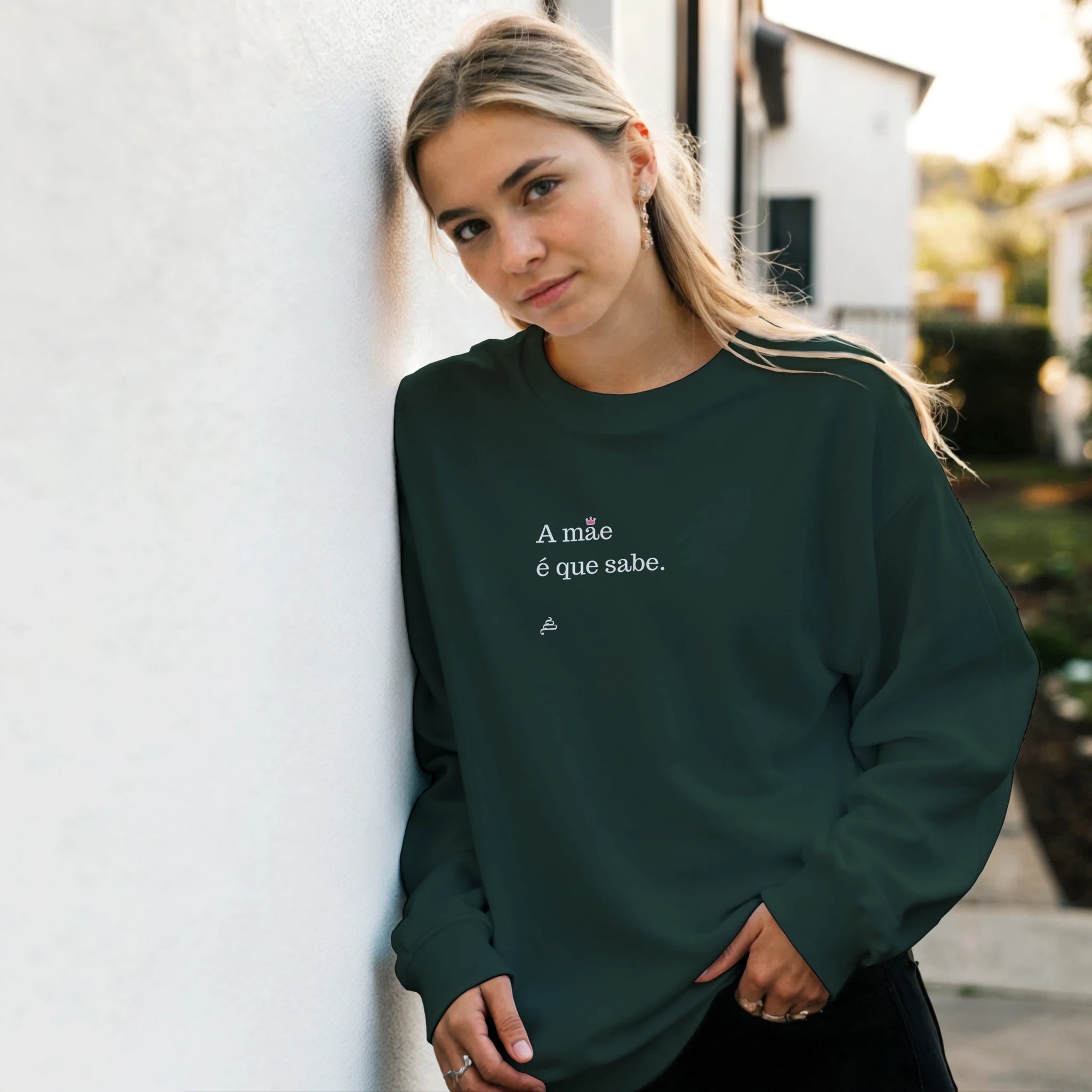 modelo mulher loira a usar sweatshirt a mãe é que sabe