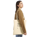mulher com tote bag respeita me mãe
