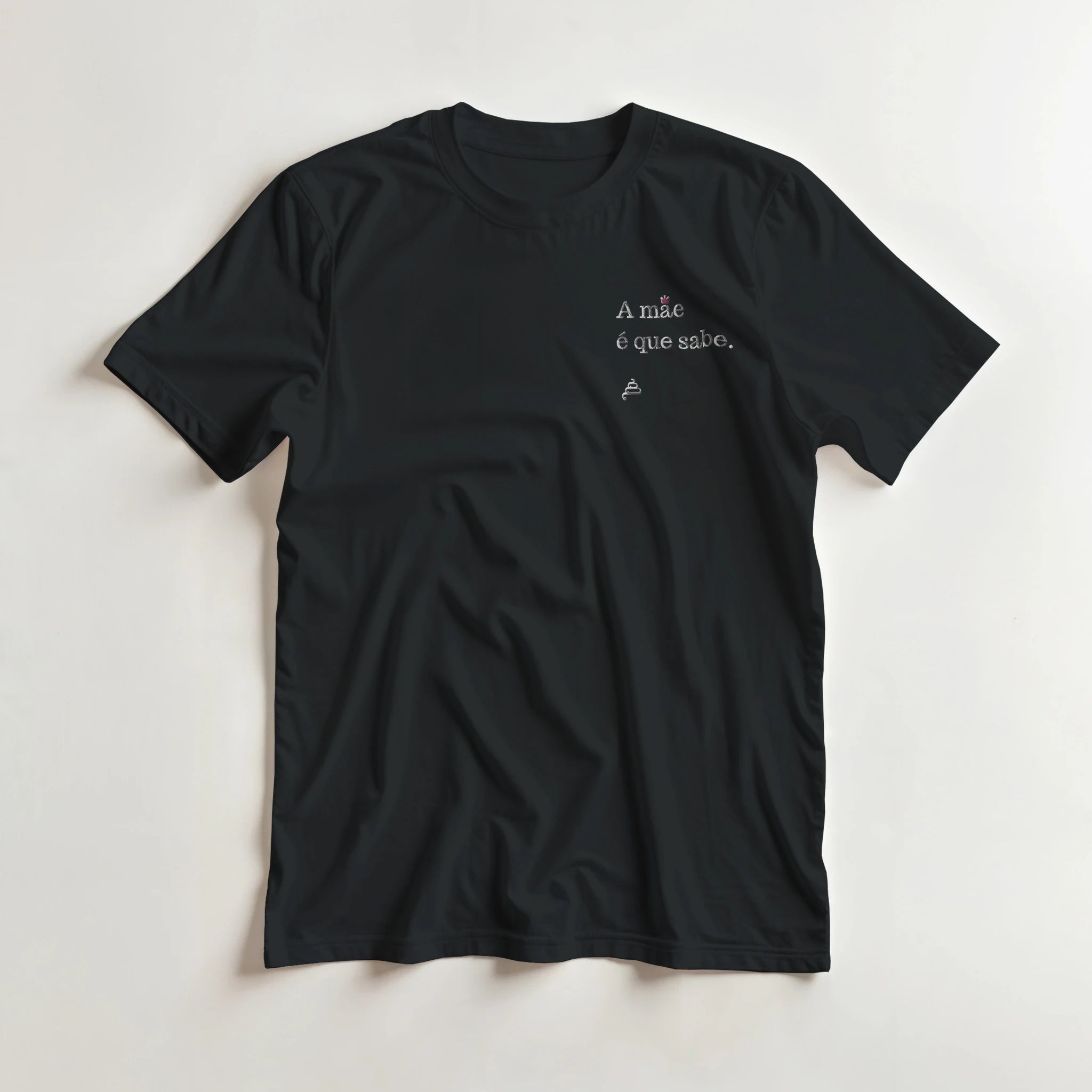 t-shirt preta bordada frase mãe