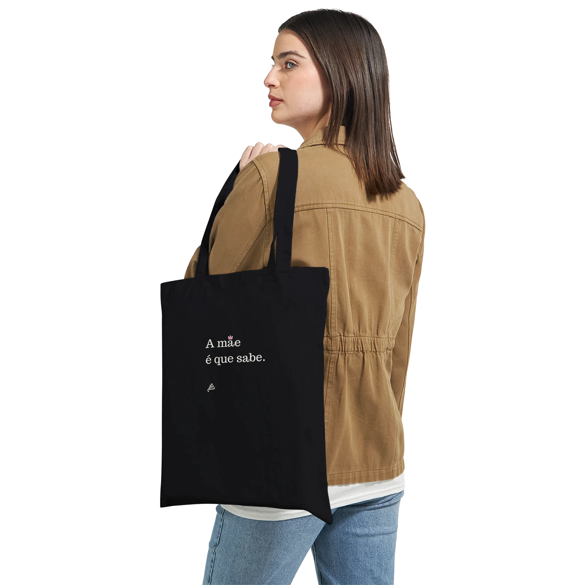 mulher de costas a usar tote bag a mãe é que sabes